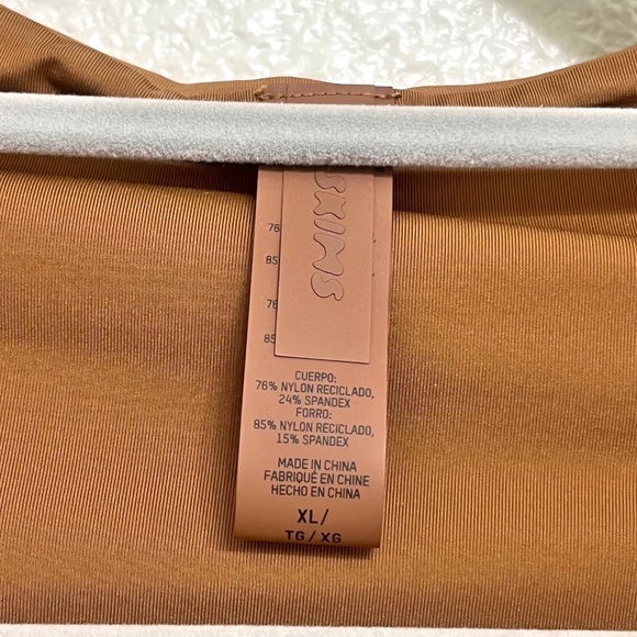 Skims Long sleeve Swim Top with Underwire Size XL - Picture 5 of 9